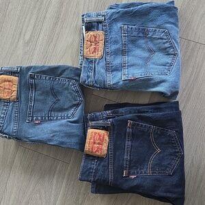 3 Pair Of Men's Levi's Jeans. 32×32.